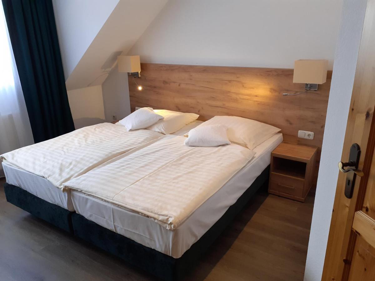 Land-Gut-Hotel Zum Alten Forsthaus - Aufladestation Fuer Elektroautos Hürtgenwald Esterno foto