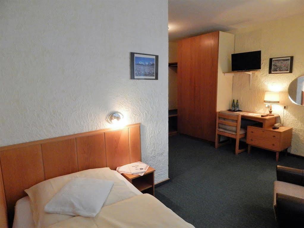 Land-Gut-Hotel Zum Alten Forsthaus - Aufladestation Fuer Elektroautos Hürtgenwald Esterno foto