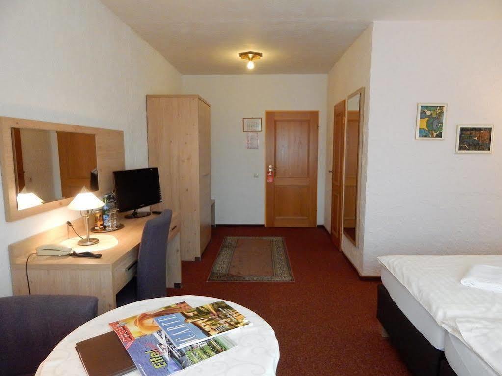 Land-Gut-Hotel Zum Alten Forsthaus - Aufladestation Fuer Elektroautos Hürtgenwald Esterno foto