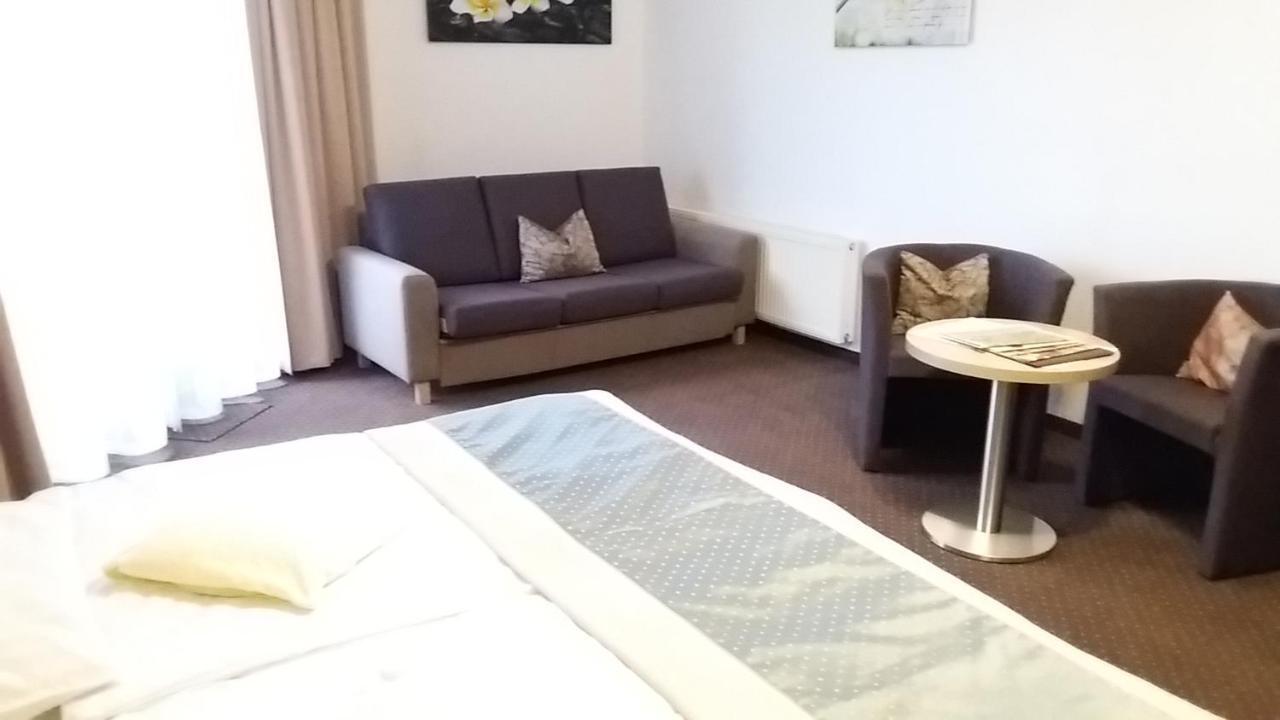 Land-Gut-Hotel Zum Alten Forsthaus - Aufladestation Fuer Elektroautos Hürtgenwald Esterno foto